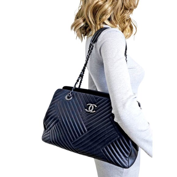 CHANEL CC Crossing Shopping Tote Shoulder Bag Chain Black Chevron 2016 Silver - Picture 2 of 16